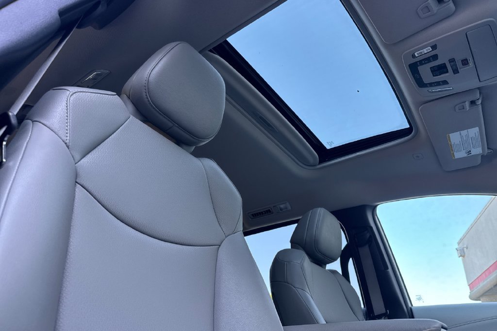 Certified 2025 Toyota Sienna XLE FWD image 17