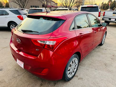 Used 2017 Hyundai Elantra GT image 3