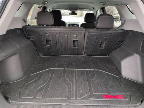 Used 2024 GMC Terrain SLE w/ Driver Convenience Package image 28