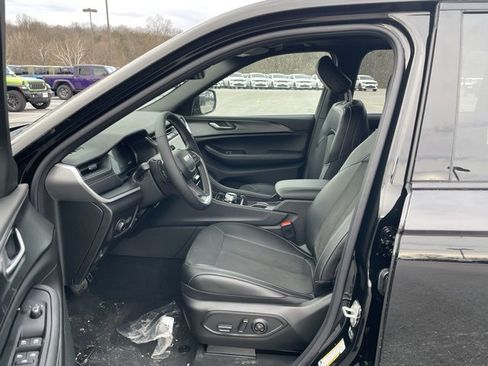 New 2025 Jeep Grand Cherokee image 15