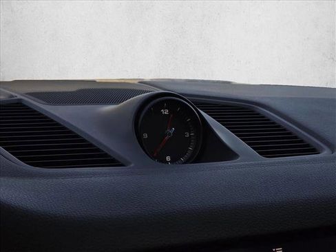 Used 2019 Porsche Cayenne w/ Premium Plus Package image 24