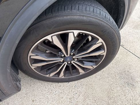 Used 2022 Ford Escape SE w/ SE Sport Appearance Package image 16