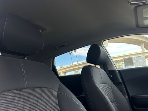 Used 2018 Kia Niro LX image 16