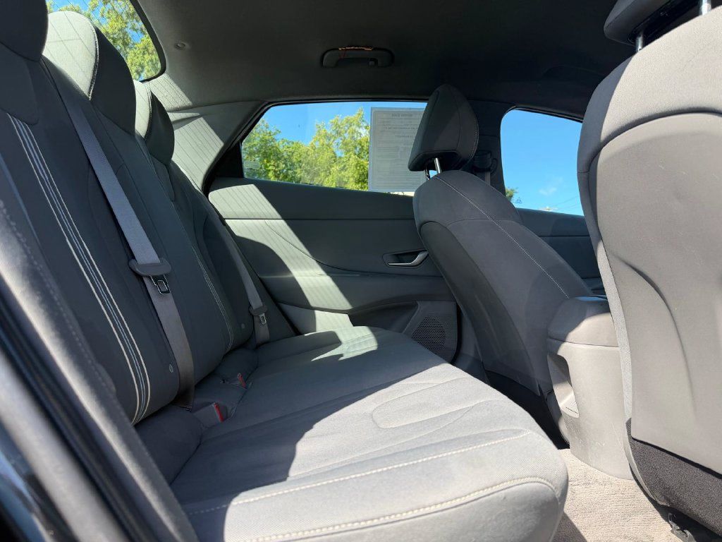 Used 2024 Hyundai Elantra SEL FWD image 12