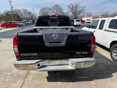 Used 2010 Nissan Frontier SE w/ SE Value Truck Pkg image 3
