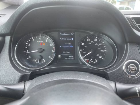 Used 2017 Nissan Rogue SV FWD image 12