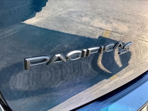 Used 2021 Chrysler Pacifica Touring w/ S Appearance Package FWD image 30