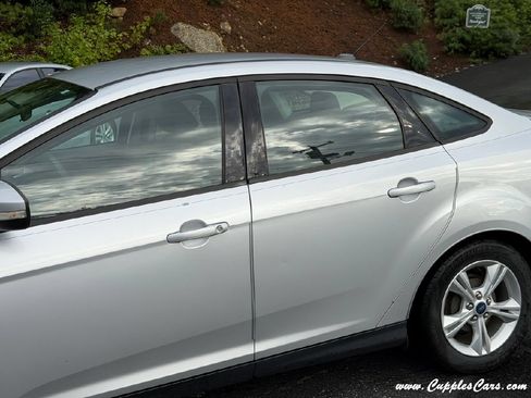 Used 2014 Ford Focus SE FWD image 25