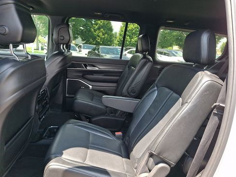 Used 2024 Jeep Wagoneer Series III AWD/4WD image 20