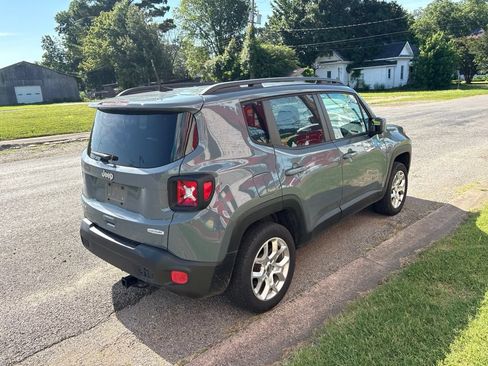Used 2018 Jeep Renegade Latitude w/ Cold Weather Group AWD/4WD image 5