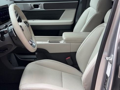 Used 2025 Hyundai Santa Fe SEL FWD image 19