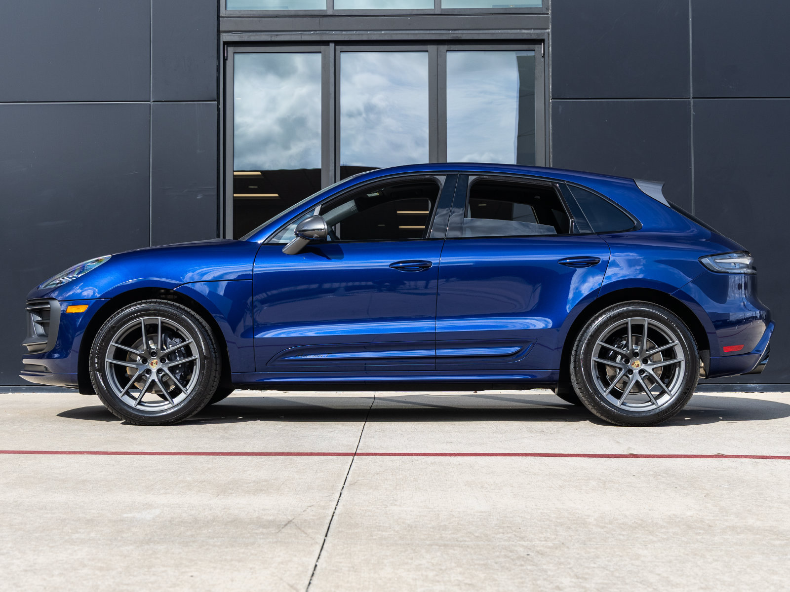 Certified 2026 Porsche Macan Turbo AWD/4WD image 2