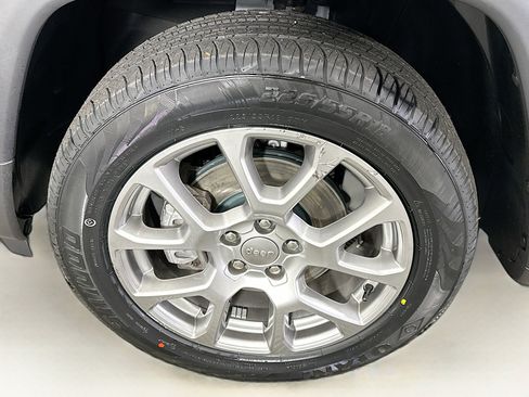 Used 2022 Jeep Compass Latitude AWD/4WD image 11