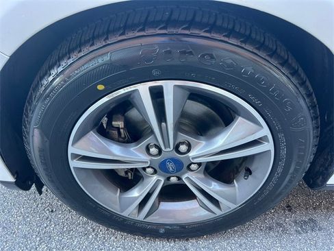 Used 2018 Ford Focus SE w/ SE Appearance Package image 11