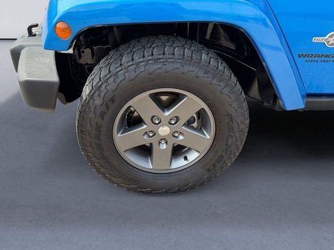 Used 2015 Jeep Wrangler Unlimited Freedom Edition image 9