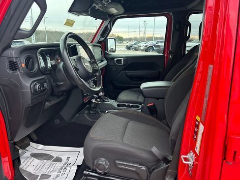 Used 2024 Jeep Gladiator Mojave w/ Convenience Group AWD/4WD image 33