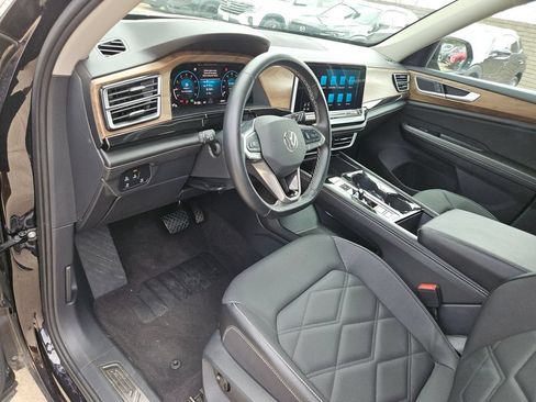 Used 2025 Volkswagen Atlas SE AWD/4WD image 15