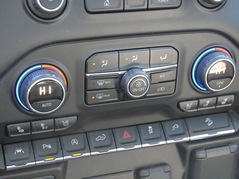 Used 2019 Chevrolet Silverado 1500 High Country image 22