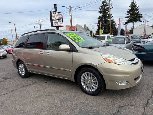 Used 2007 Toyota Sienna XLE image 2
