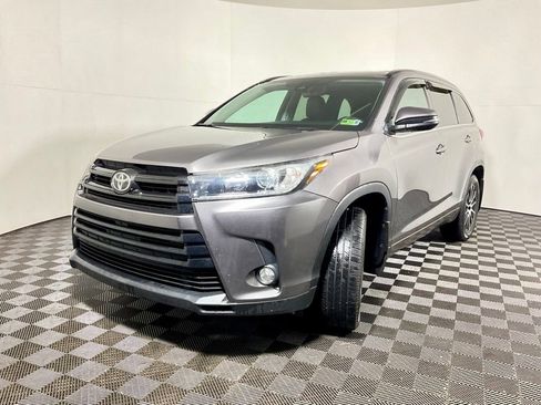Used 2017 Toyota Highlander SE AWD/4WD image 2