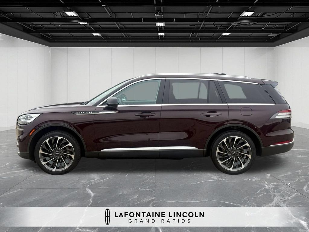 Certified 2024 Lincoln Aviator Reserve w/ Equipment Group 201A AWD/4WD image 2