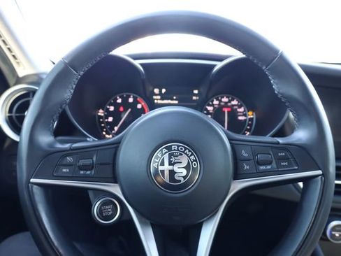 Used 2018 Alfa Romeo Giulia AWD image 14