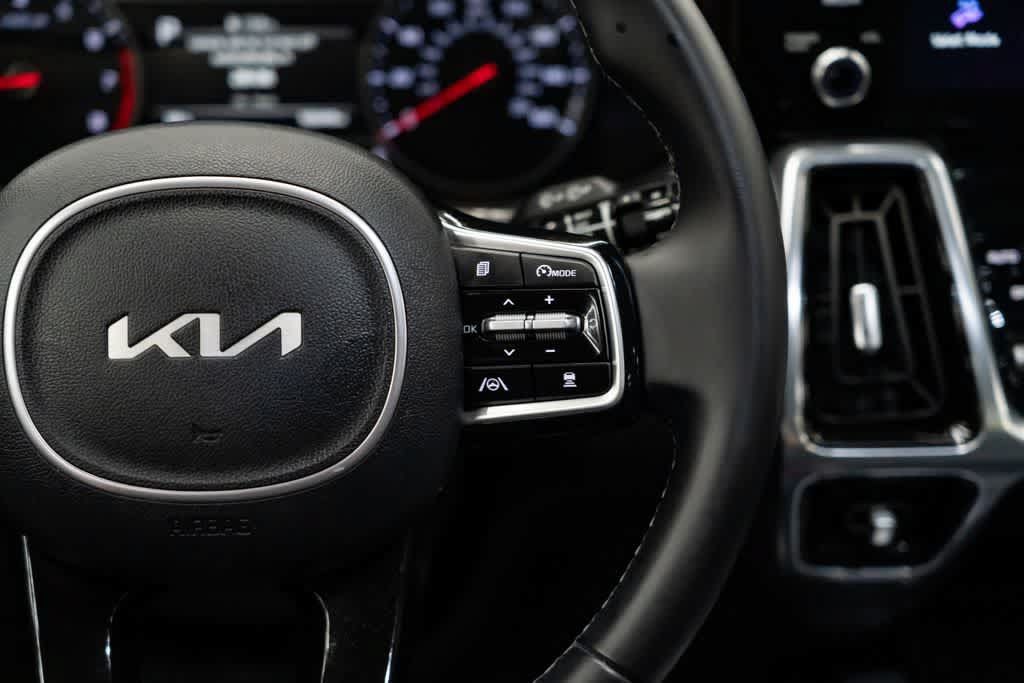 Used 2022 Kia Sorento SX AWD/4WD image 16