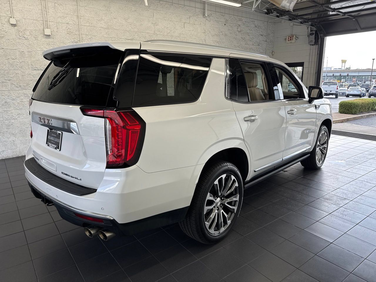 Used 2022 GMC Yukon Denali AWD/4WD image 8