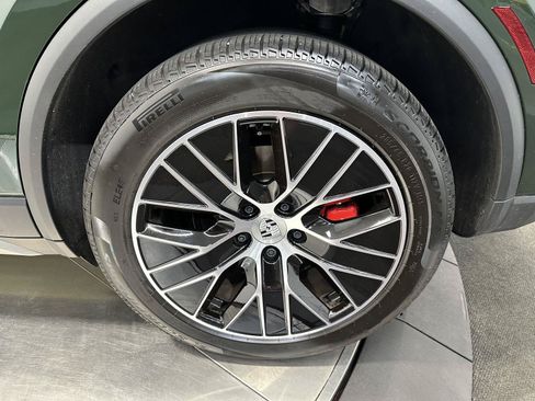 Certified 2025 Porsche Macan 4S Electric AWD/4WD image 12