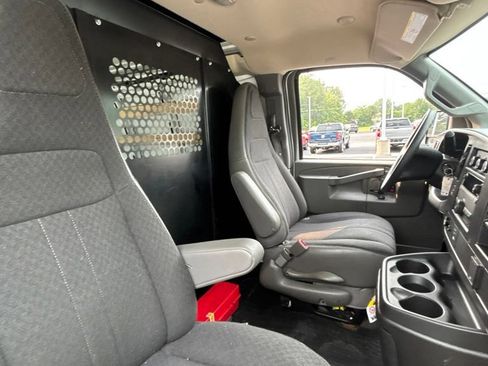 Used 2025 GMC Savana 2500 w/ Driver Convenience Package RWD image 8