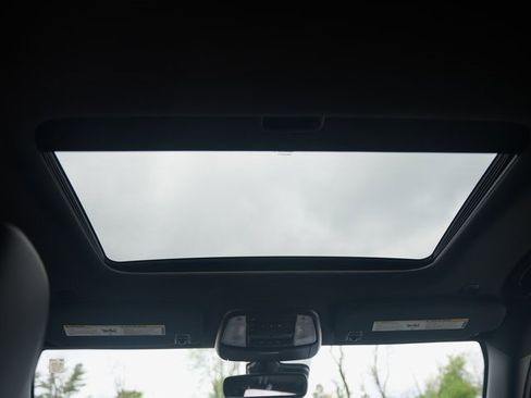 Used 2024 Dodge Durango GT image 33