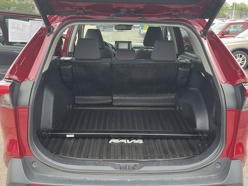 Used 2022 Toyota RAV4 XLE w/ Convenience Package AWD/4WD image 18
