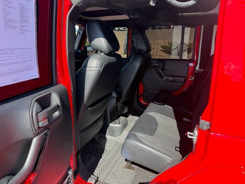 Used 2017 Jeep Wrangler Unlimited Sahara AWD/4WD image 16