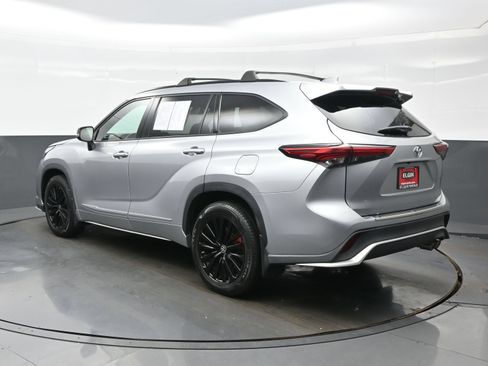 Used 2023 Toyota Highlander XSE AWD/4WD image 4