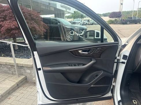 Used 2023 Audi Q7 3.0T Premium Plus AWD/4WD image 8