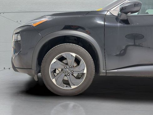 Used 2025 Nissan Rogue SV FWD image 20