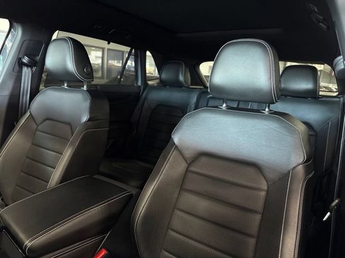 Used 2024 Volkswagen Atlas Cross Sport SEL R-Line AWD/4WD image 5