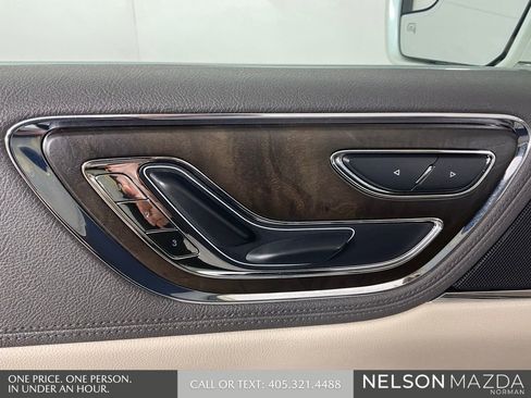 Used 2017 Lincoln Continental Select w/ Technology Package FWD image 26
