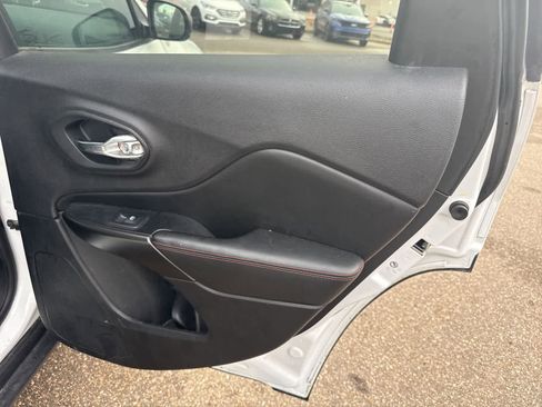 Used 2019 Jeep Cherokee Trailhawk w/ Cold Weather Group image 24