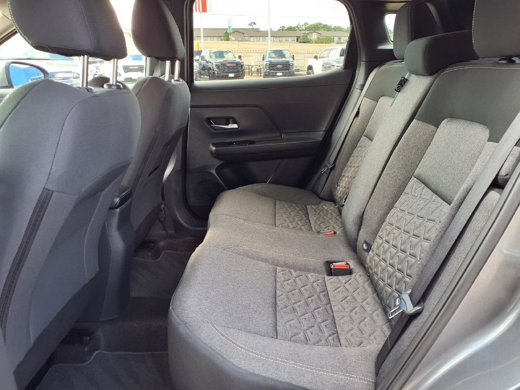 Used 2025 Nissan Kicks SV AWD/4WD image 11