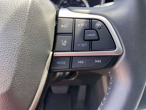 Used 2024 Toyota Highlander XSE FWD image 35