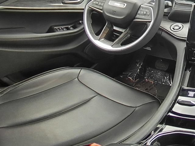 Used 2023 Jeep Grand Cherokee Limited w/ Black Appearance Package AWD/4WD image 29