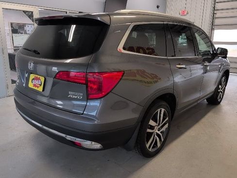 Used 2017 Honda Pilot Touring image 5