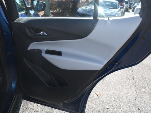 Used 2023 Chevrolet Equinox LS image 18