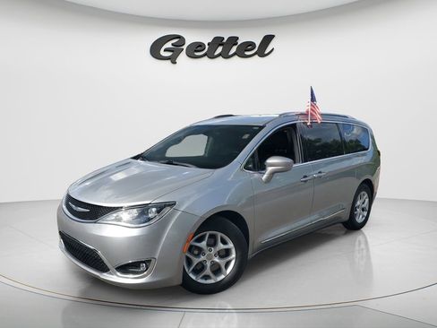Used 2017 Chrysler Pacifica Touring-L Plus FWD image 1