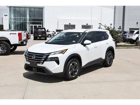 Used 2024 Nissan Rogue SV AWD/4WD image 3