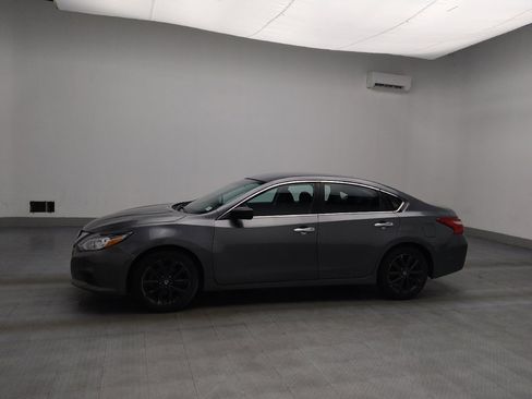 Used 2017 Nissan Altima 2.5 SV image 2