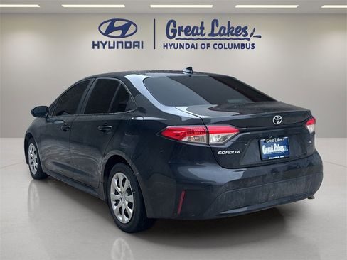 Used 2022 Toyota Corolla LE image 3