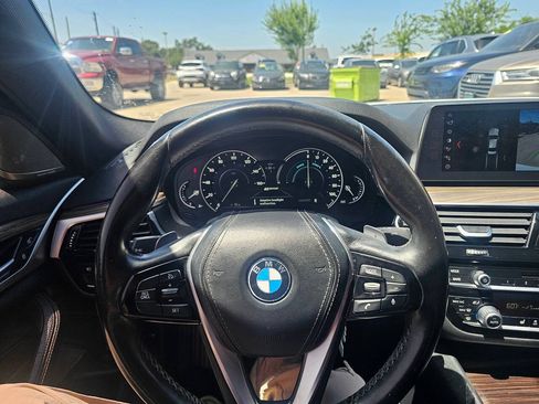 Used 2018 BMW 530e w/ Premium Package 2 RWD image 14