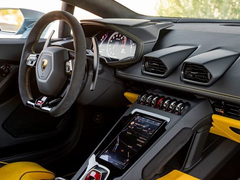 Used 2022 Lamborghini Huracan EVO RWD image 28